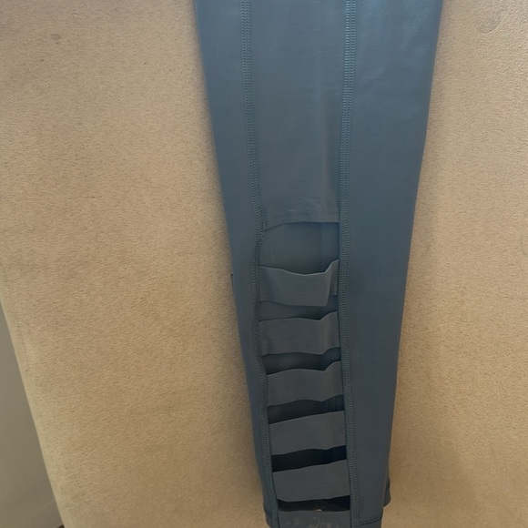 Victoria's Secret Sport Knockout Tights - Picture 5 of 5